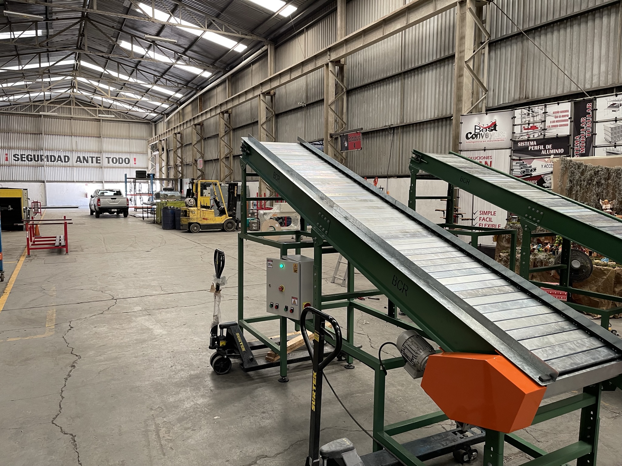Cadena Par Racks DE TABLONES SOBRE CADENA TTCH – Best Conveyors & Racks