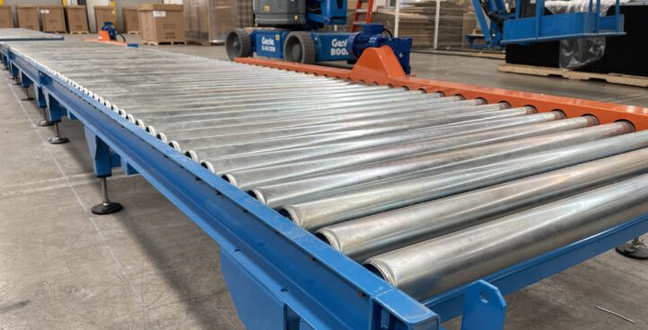 Transportador de Rodillos motorizados por cadena