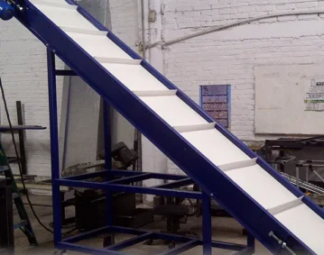 TRANSPORTADOR DE BANDA SOBRE RODILLOS